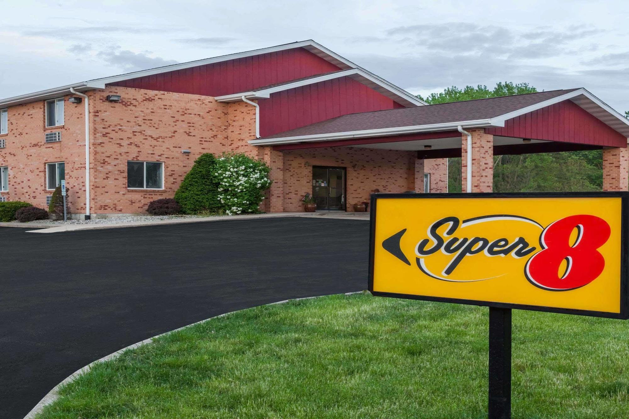 Super 8 by Wyndham Watseka Hotell Eksteriør bilde