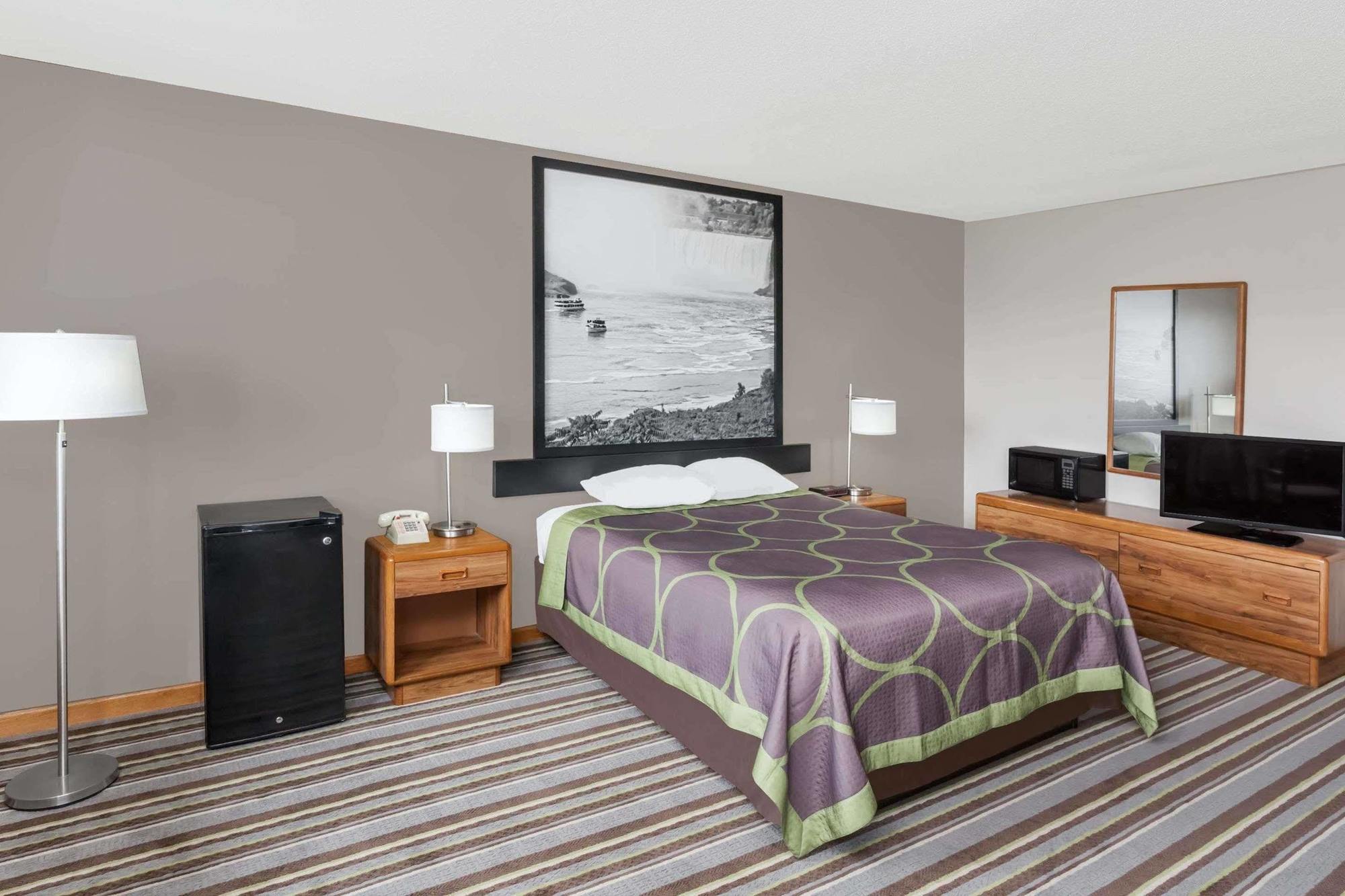Super 8 by Wyndham Watseka Hotell Eksteriør bilde