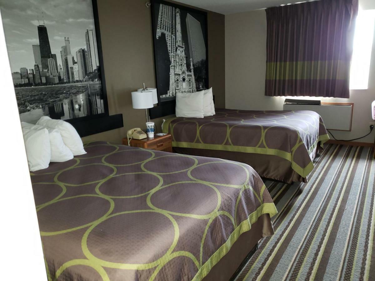 Super 8 by Wyndham Watseka Hotell Eksteriør bilde