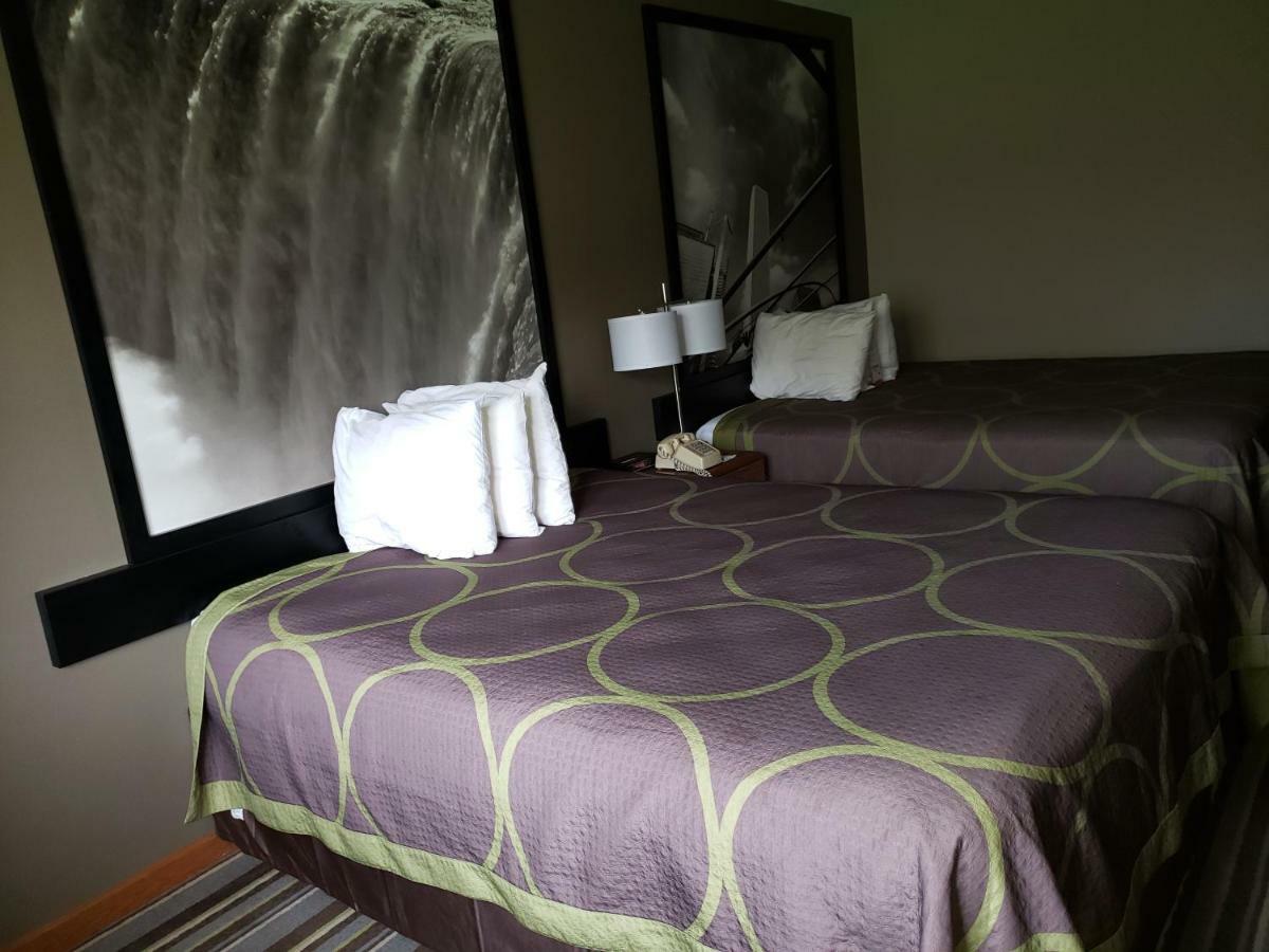 Super 8 by Wyndham Watseka Hotell Eksteriør bilde