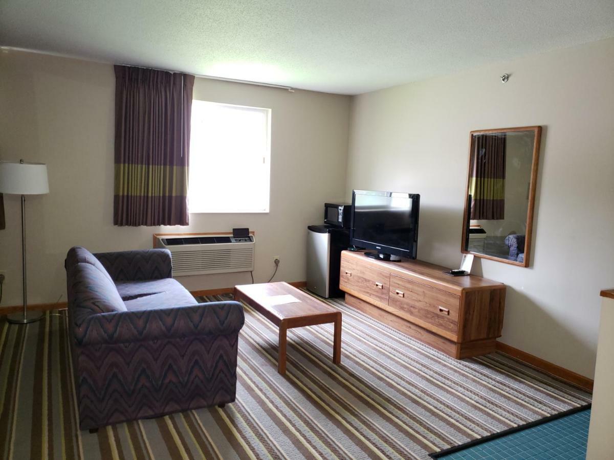 Super 8 by Wyndham Watseka Hotell Eksteriør bilde