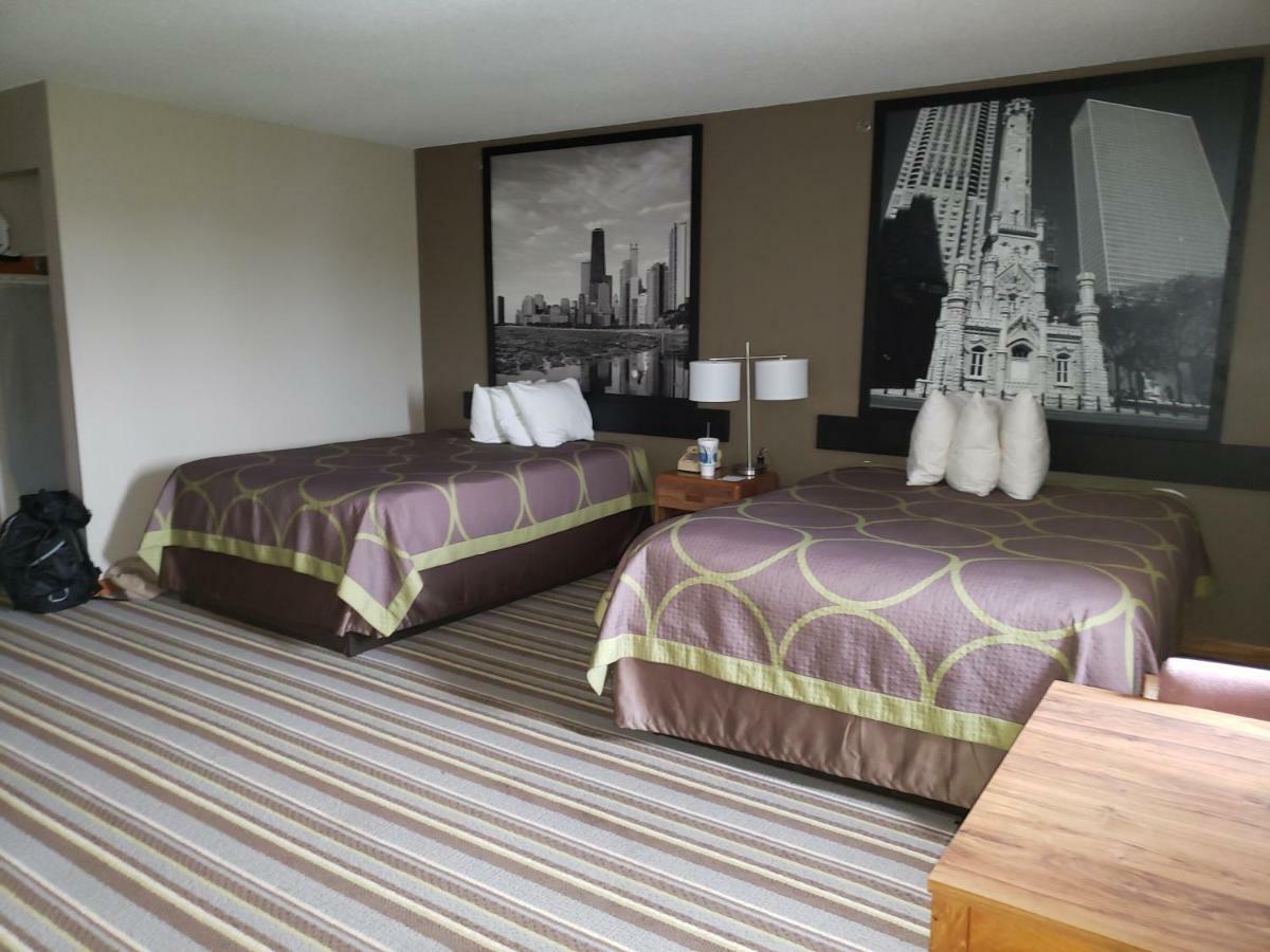 Super 8 by Wyndham Watseka Hotell Eksteriør bilde