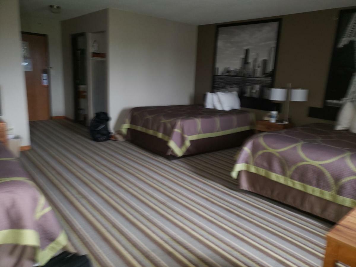 Super 8 by Wyndham Watseka Hotell Eksteriør bilde
