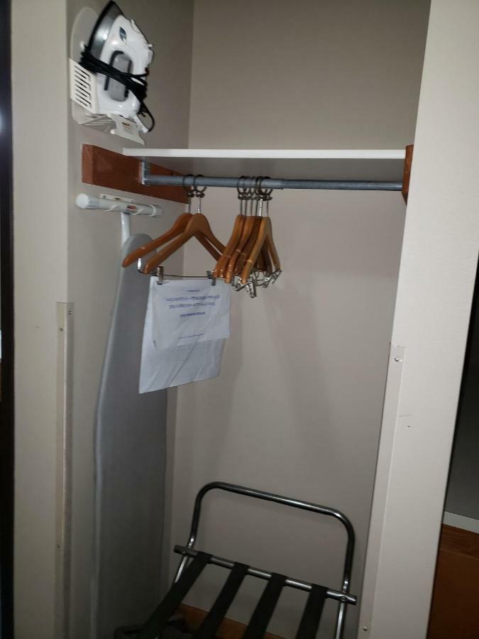 Super 8 by Wyndham Watseka Hotell Eksteriør bilde